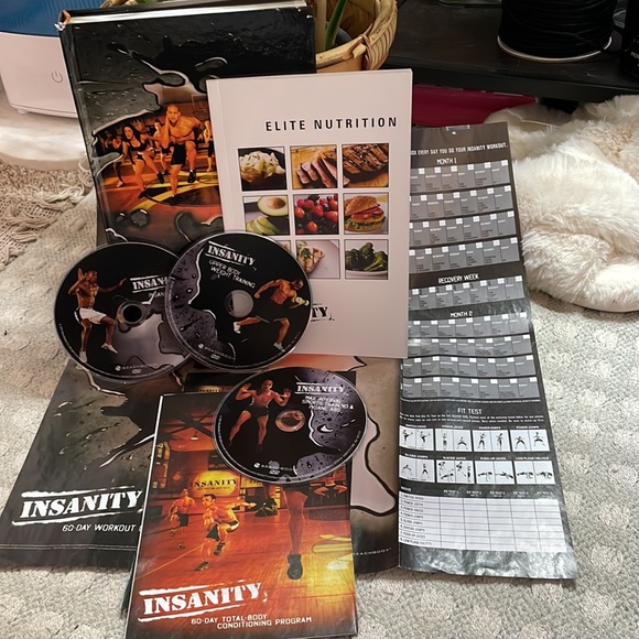 Insanity (Exercise Program) - Picture 2 of 8